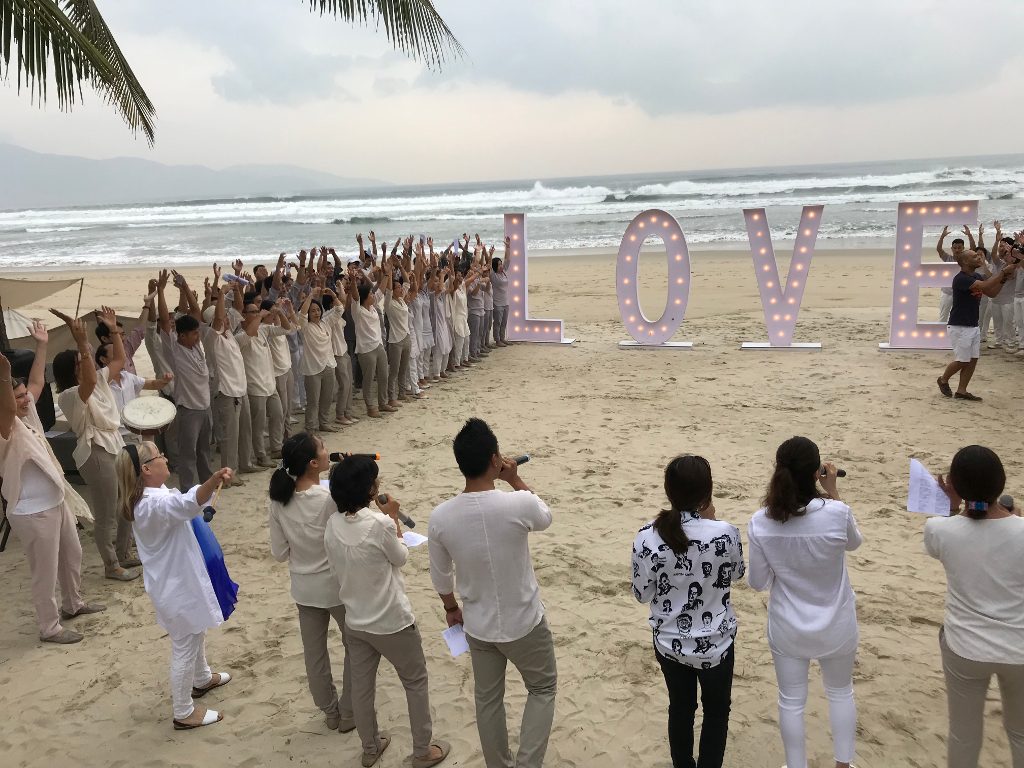 Sylvia Galleguillos celebrando el amor en las playas de Fusion Maia - Vietnam octubre de 2018